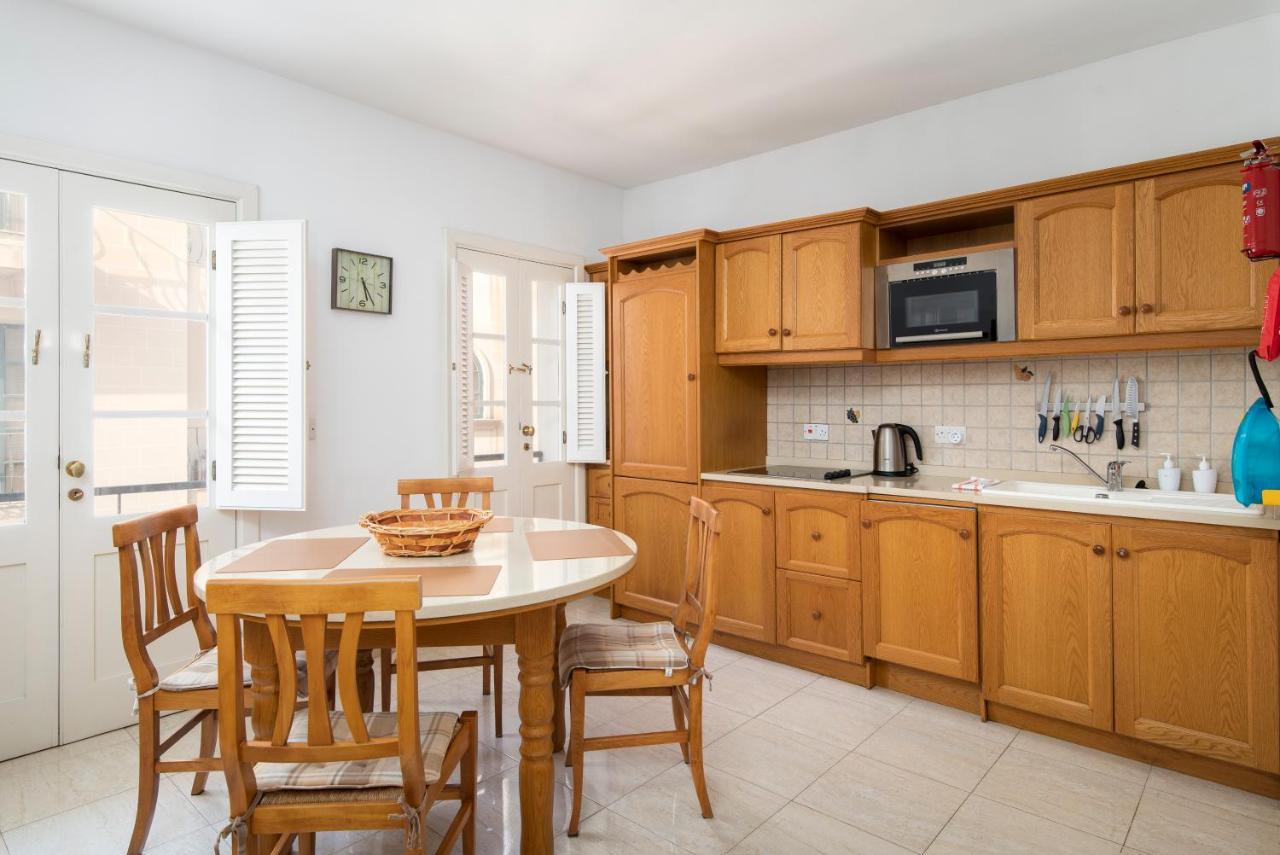 Modern 2Br Apartment Close To Sea, In The Heart Of Sliema Kültér fotó